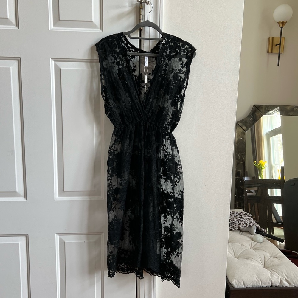 Lace Cover-Up - Picture 12 of 12